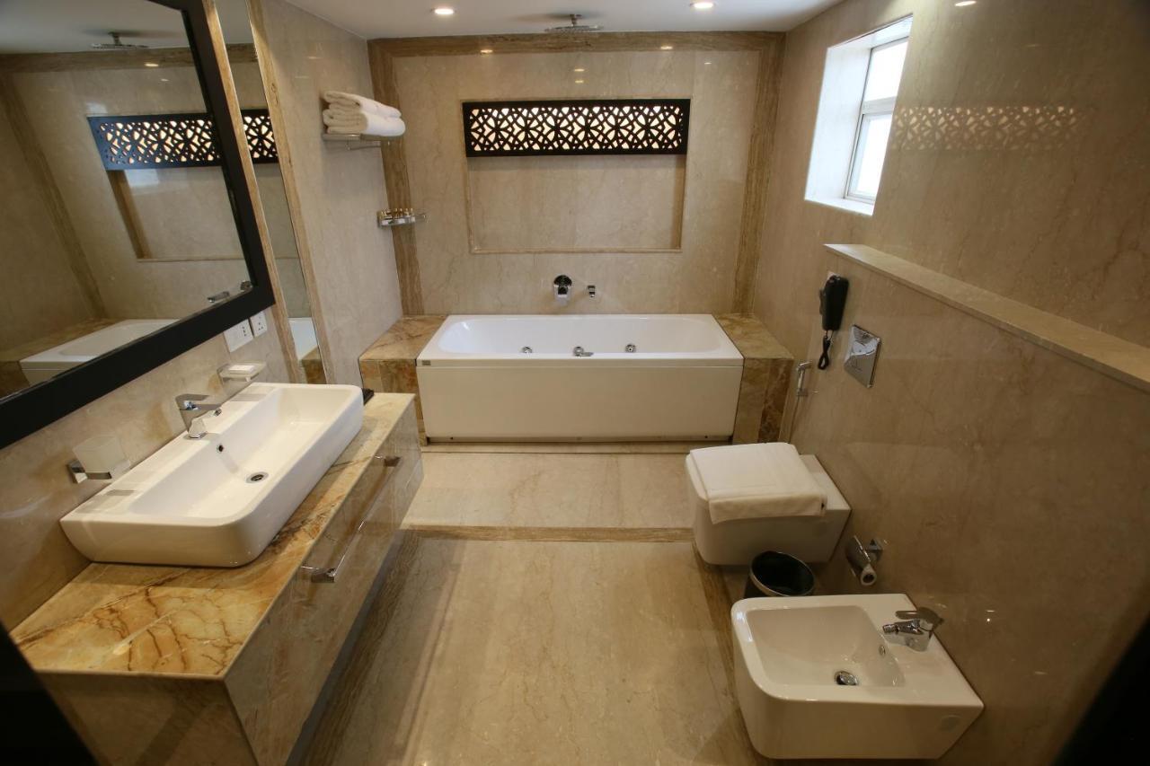 Vivin Luxury Suites Thiruvananthapuram Ngoại thất bức ảnh