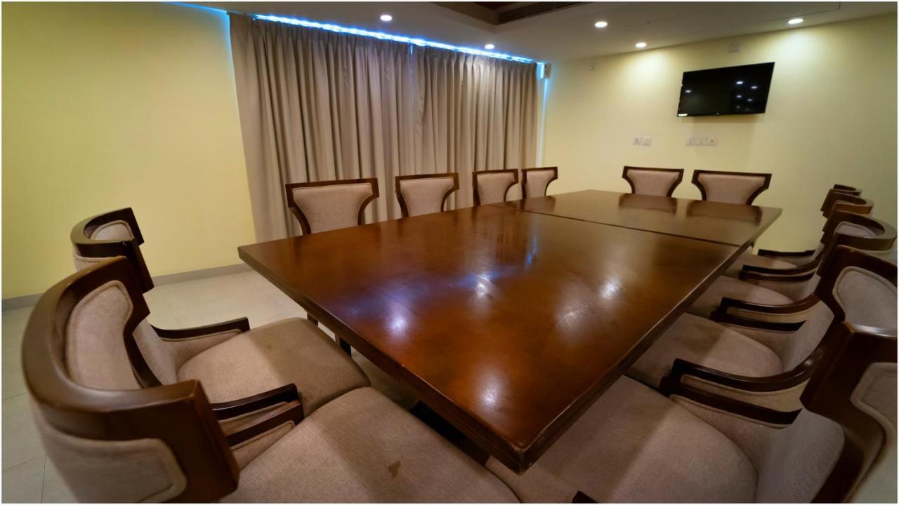 Vivin Luxury Suites Thiruvananthapuram Ngoại thất bức ảnh