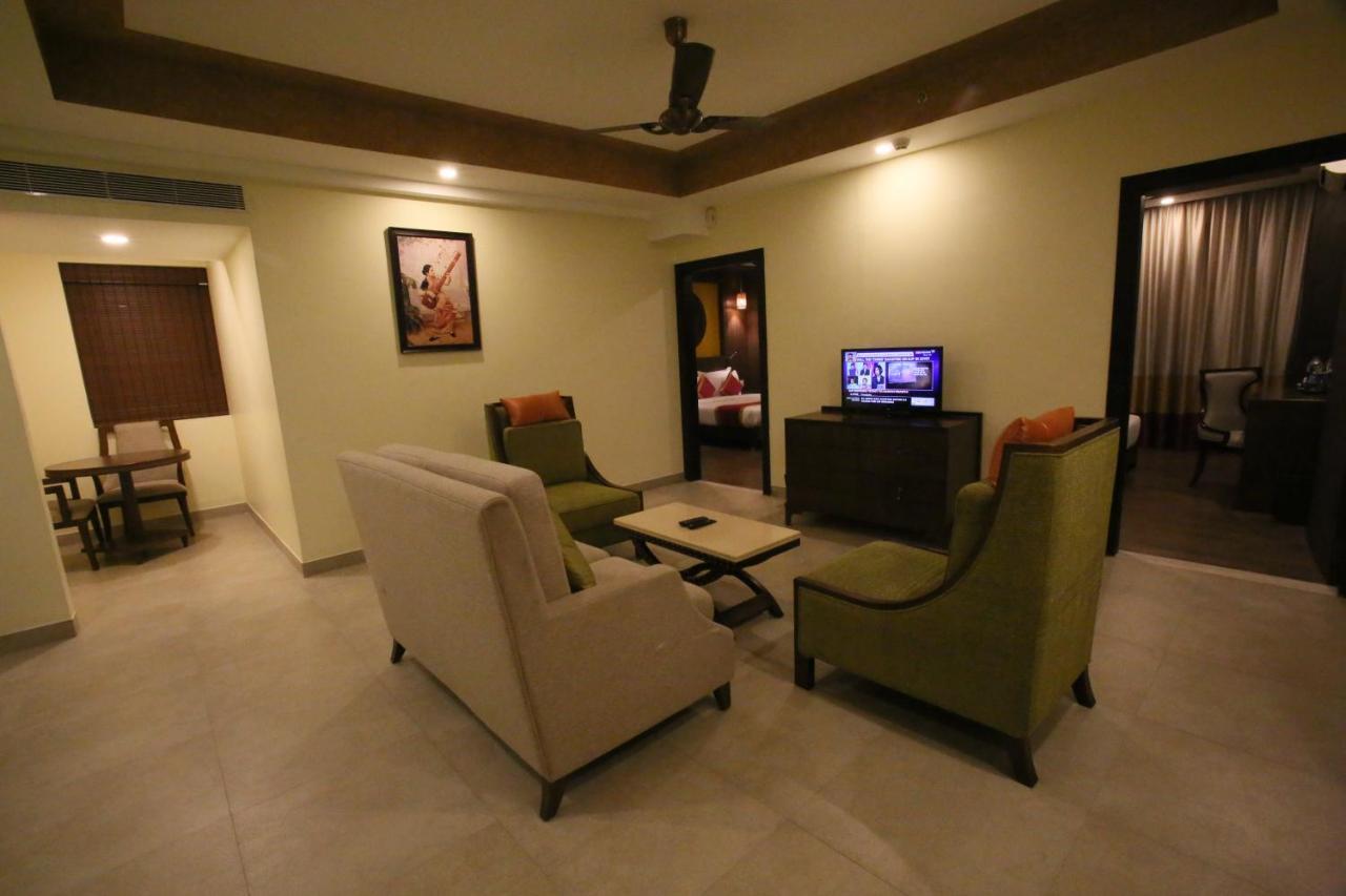 Vivin Luxury Suites Thiruvananthapuram Ngoại thất bức ảnh